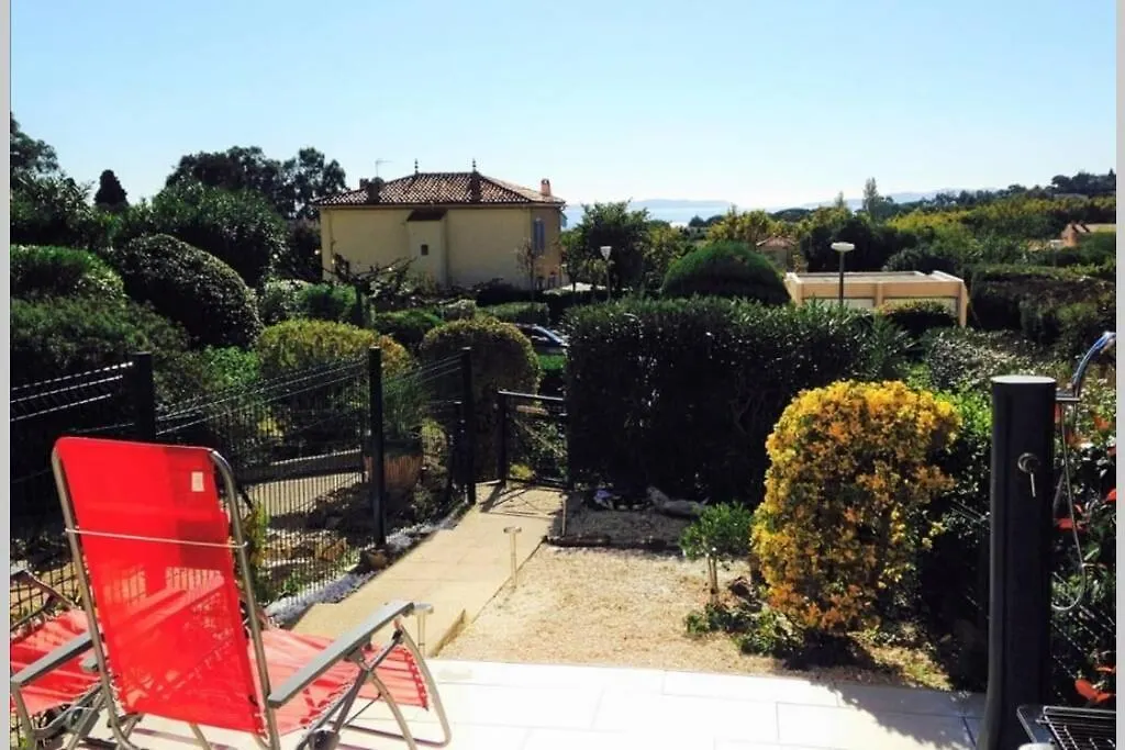 Au Petit Bonheur Vue Mer, Parking, 400M Plage Le Lavandou Apartment