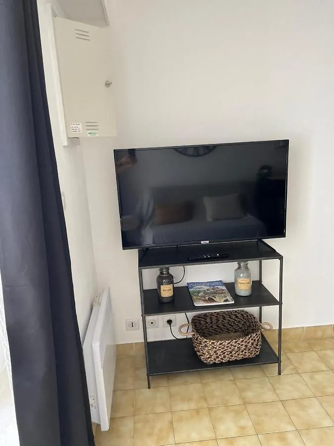 Au Petit Bonheur Vue Mer, Parking, 400M Plage Apartment Le Lavandou