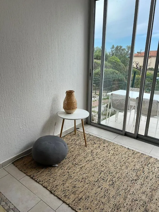 Apartment Au Petit Bonheur Vue Mer, Parking, 400M Plage Le Lavandou